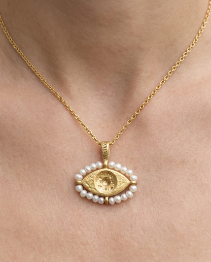 A Guardian That Never Wavers Necklace